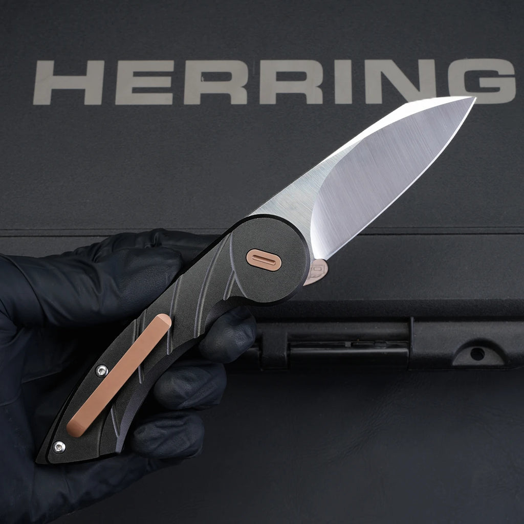 EDC's unique and interesting folding knives, camping portable pocket knives, collectible gift knives, and sharp fruit knives