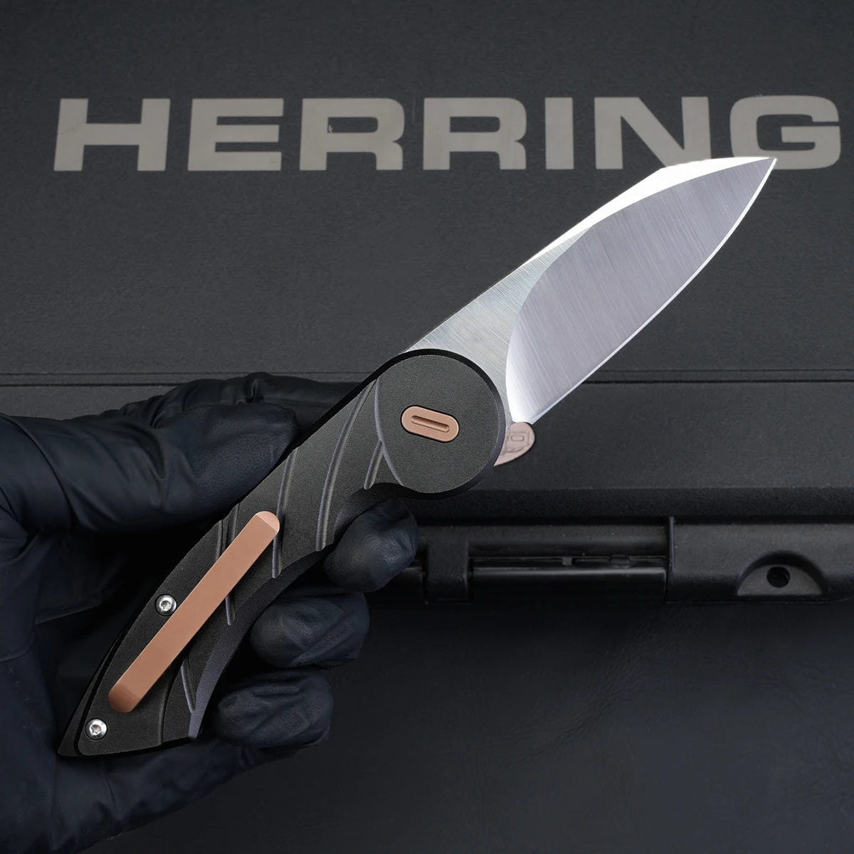 EDC's unique and interesting folding knives, camping portable pocket knives, collectible gift knives, and sharp fruit knives