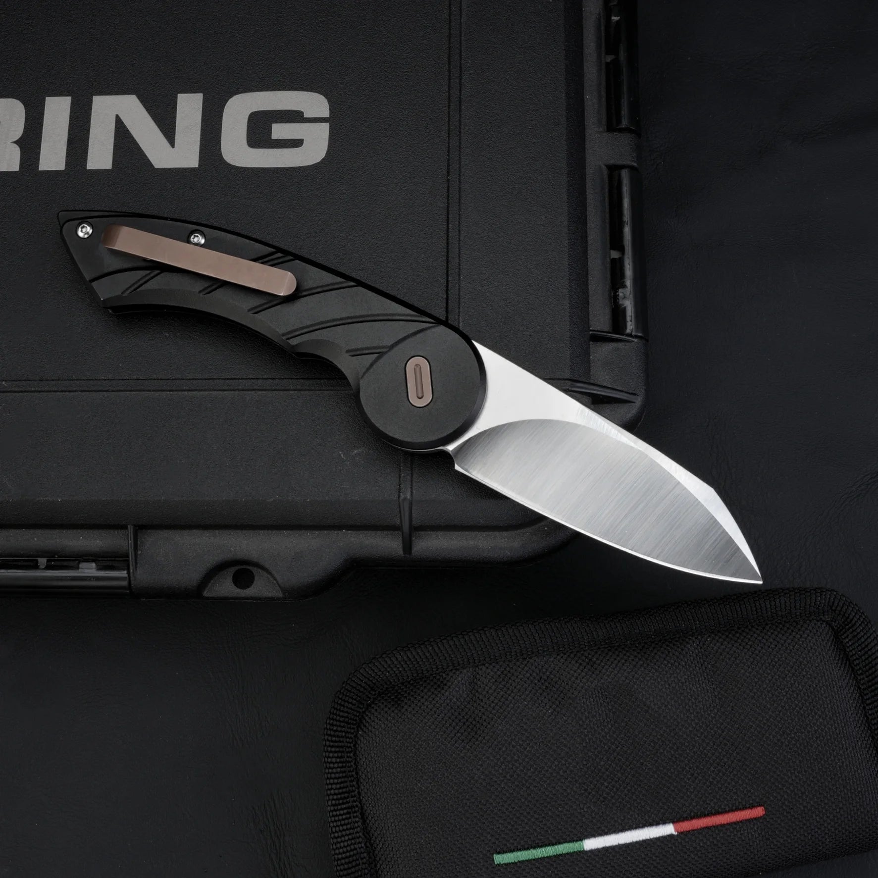 EDC's unique and interesting folding knives, camping portable pocket knives, collectible gift knives, and sharp fruit knives