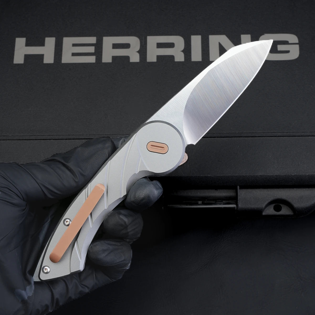 EDC's unique and interesting folding knives, camping portable pocket knives, collectible gift knives, and sharp fruit knives