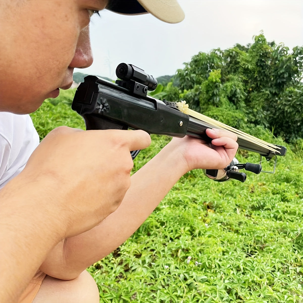 Automatic Fish Shooting Slingshot - Heavy Duty Fish Arrow Catapult - Outdoor Fishing Accessories - Powerful And Accurate Hunting Gear - For Fishing Enthusiasts - Perfect Gift for Outdoor Adventurers